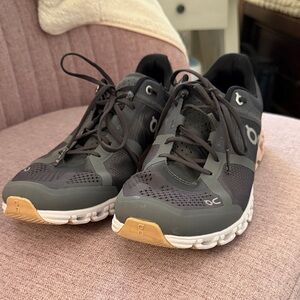 On Running Women's gray and Mauve Sneakers